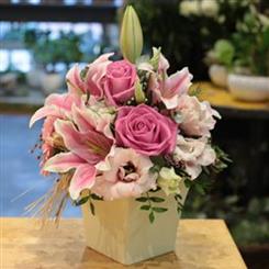 Rose and lily arrangement 