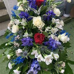 Simply the BEST casket spray 